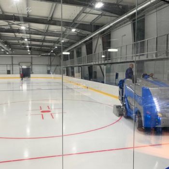 Zimní stadiony 12 <p>V ICE ARENĚ ZVOLEN jsme realizovali ledovou plochu, technologii chlazení i vybavení mantinely s ochrannými prvky</p>