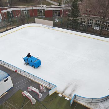 Mobile Icerinks 8 <p>For the mobile ice rink, we will also arrange for the rental of ice resurfacer</p>