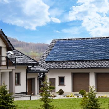 Solární elektrárny 6 <p>Výkonná plocha solárních panelů pro rodinný dům</p>
